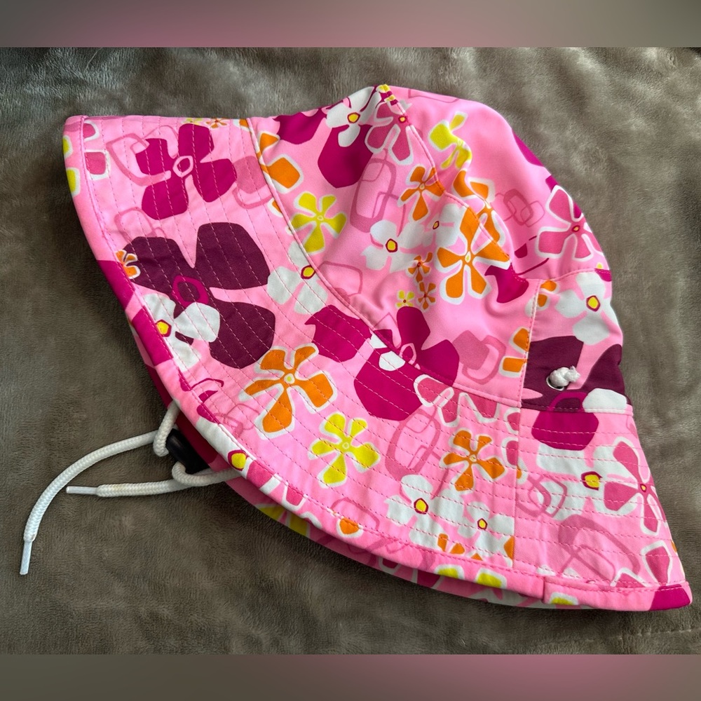 Girls’ Tuga Bucket Sun Hat, Misty pink print, size L. Like new.